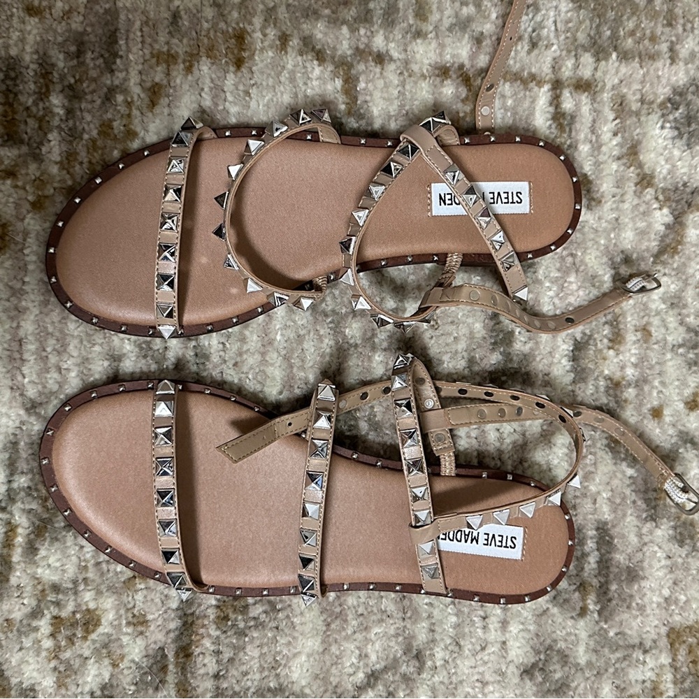 STEVE MADDEN - Travel flat sandal (size 8)